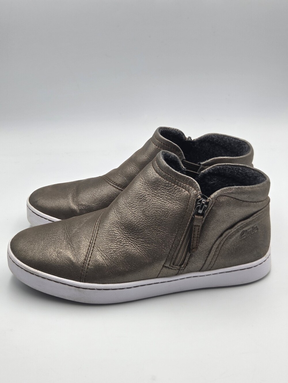 Clarks Pawley Adwin‎ Gray Metallic Suede Pull On Side Zip Casual Shoes Women 8.5